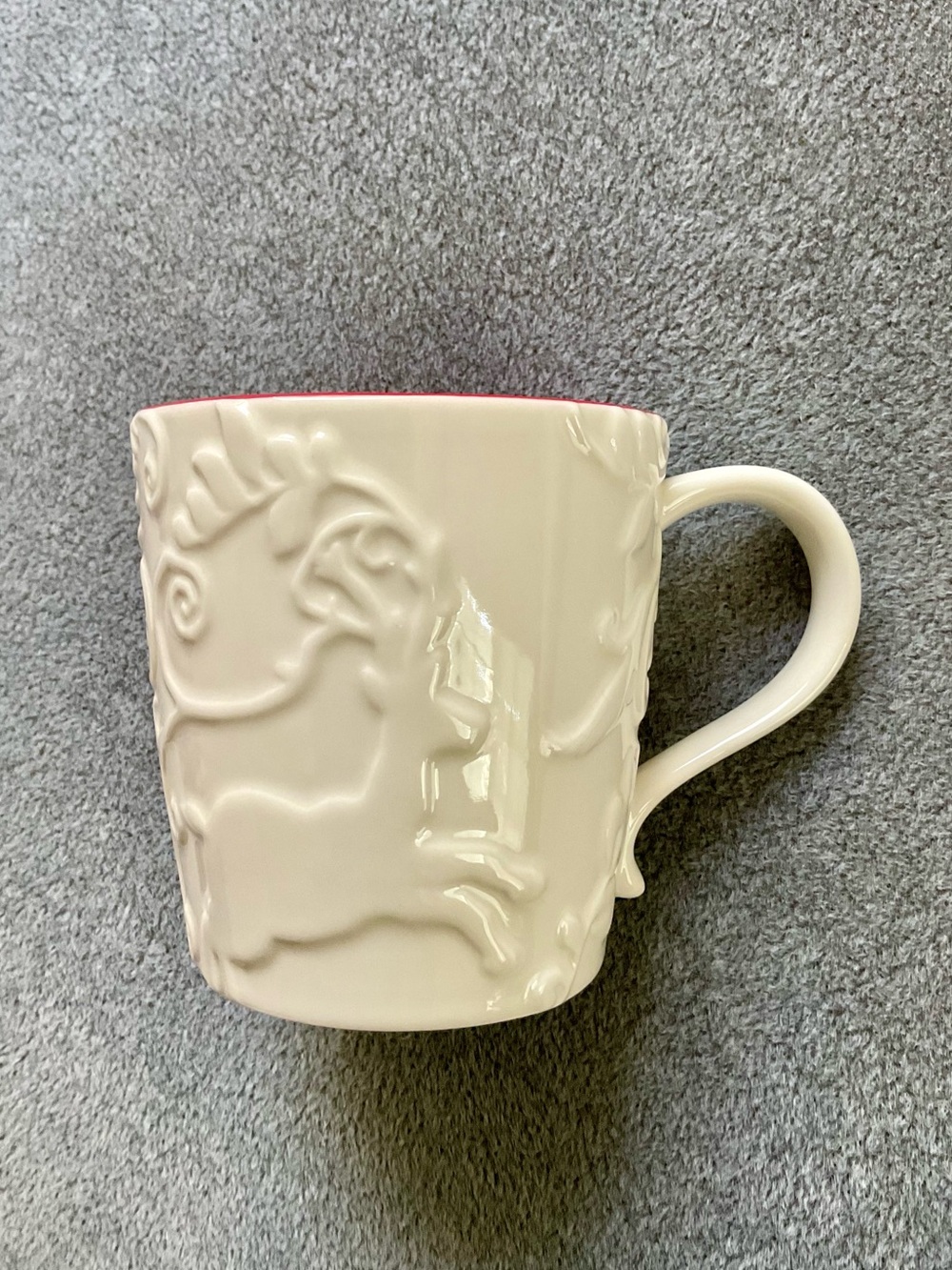 STARBUCKS 3D Embossed REINDEER 2009 Holiday Mug Limited Edition White Red